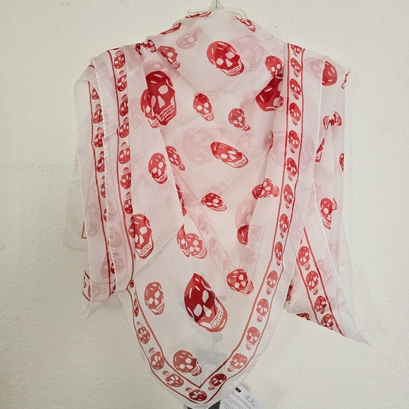 Alexander McQueen Accessories - Alexander McQueen Skull Silk Scarf White Red